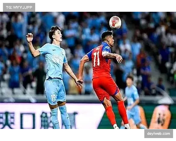 【2026年4月中超联赛·赛中·报道梅州客家对阵深圳新鹏城，比赛因暴雨天气中断半小时后恢复