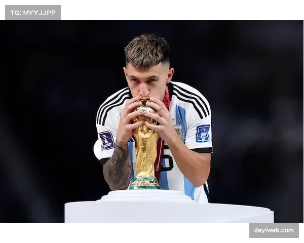 英格兰足总杯半决赛:曼联后卫利桑德罗·马丁内斯因伤被换下 英格兰足总杯半决赛:曼联后卫利桑德罗·马丁内斯因伤被换下